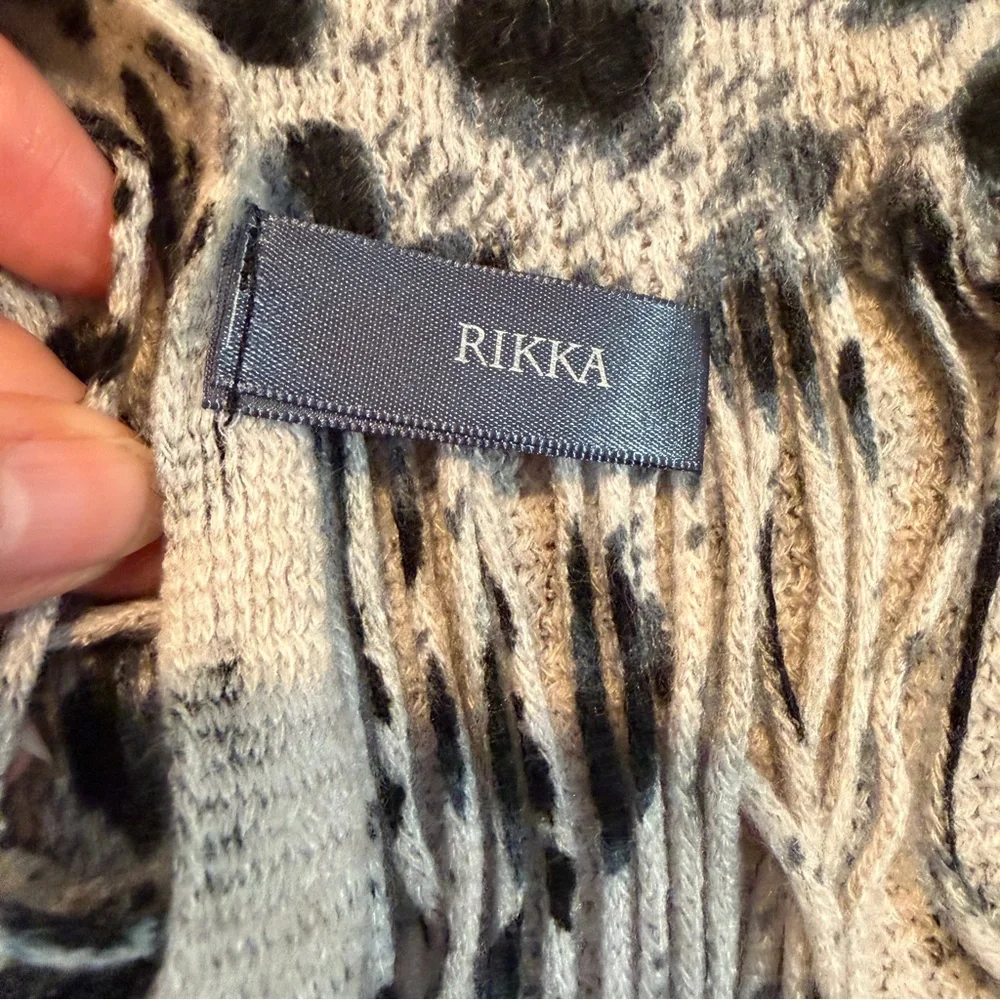 RIKKA Leopard Print‎ Fringe Scarf – Gray & Black – 72” x 25”